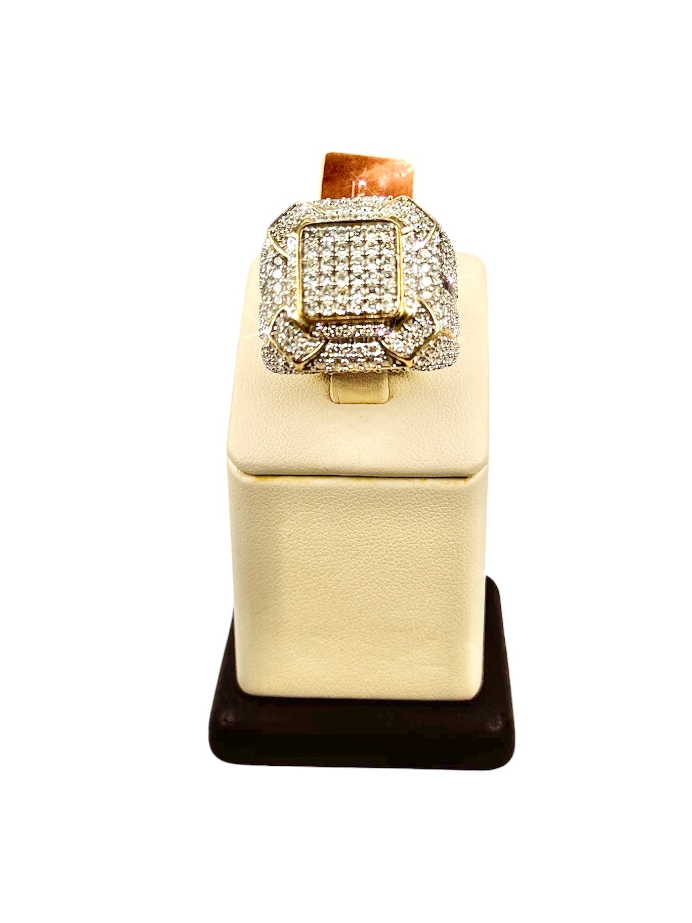 Round Diamond Pyramid Ring