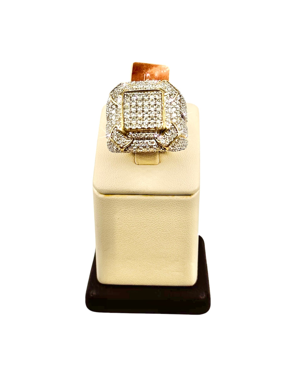 Round Diamond Pyramid Ring