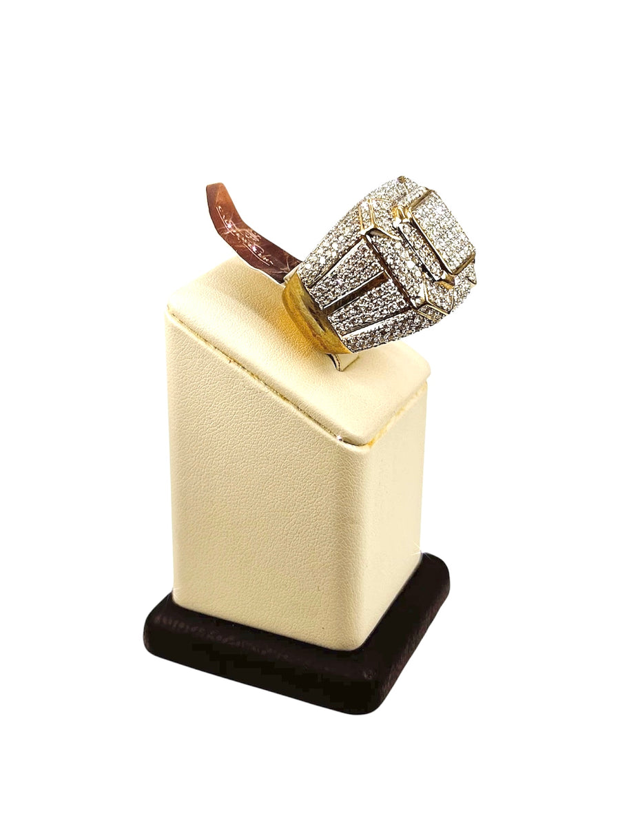 Round Diamond Pyramid Ring